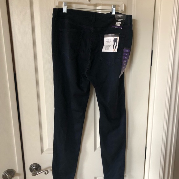 Women's Black Jegging - Picture 2 of 3